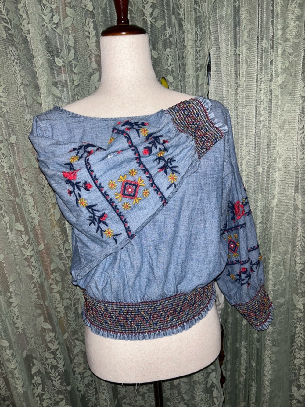 Vintage 90s GAP Floral Embroidered Chambray Off-Shoulder Women's Denim Top